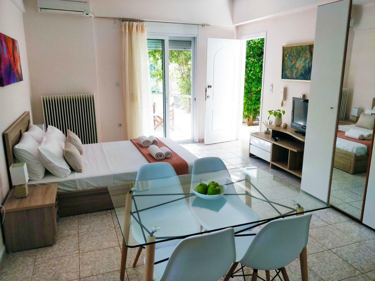 Studio Turquoise Appartement Kalamáta Buitenkant foto