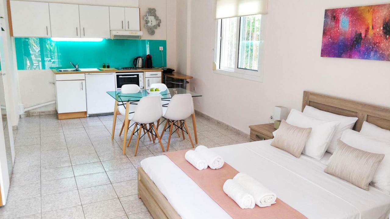 Studio Turquoise Appartement Kalamáta Buitenkant foto